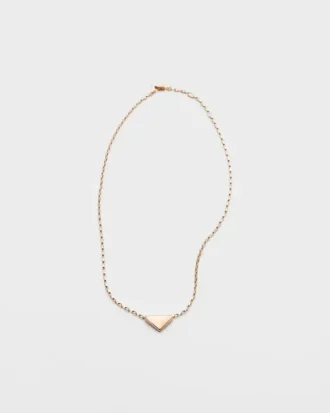 Naszyjnik Eternal Gold z różowego złota z mini zawieszką w kształcie trójkąta Naszyjnik Eternal Gold z różowego złota z mini zawieszką w kształcie trójkąta