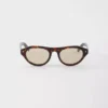 Okulary przeciwsłoneczne Prada z kultową metalową plakietką Okulary przeciwsłoneczne Prada z kultową metalową plakietką