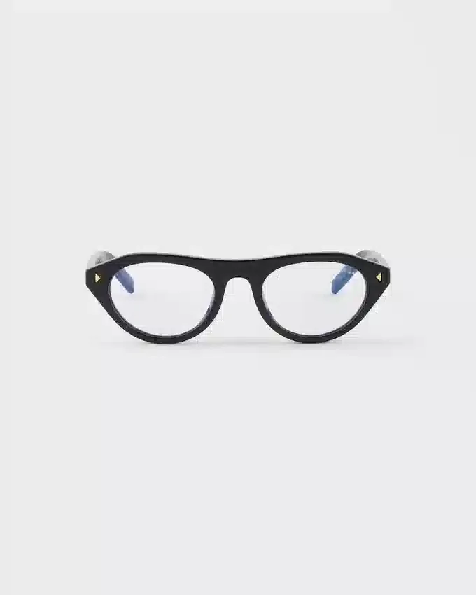 Okulary przeciwsłoneczne Prada z kultową metalową plakietką Okulary przeciwsłoneczne Prada z kultową metalową plakietką