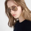 Okulary przeciwsłoneczne Prada z kultową metalową plakietką Okulary przeciwsłoneczne Prada z kultową metalową plakietką