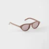 Okulary przeciwsłoneczne Prada z kultową metalową plakietką Okulary przeciwsłoneczne Prada z kultową metalową plakietką