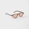 Okulary przeciwsłoneczne Prada z kultową metalową plakietką Okulary przeciwsłoneczne Prada z kultową metalową plakietką