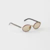 Okulary przeciwsłoneczne Prada z kultową metalową plakietką Okulary przeciwsłoneczne Prada z kultową metalową plakietką