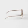 Okulary przeciwsłoneczne Prada z kultową metalową plakietką Okulary przeciwsłoneczne Prada z kultową metalową plakietką
