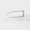 Okulary przeciwsłoneczne Prada z kultową metalową plakietką Okulary przeciwsłoneczne Prada z kultową metalową plakietką
