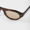 Okulary przeciwsłoneczne Prada z kultową metalową plakietką Okulary przeciwsłoneczne Prada z kultową metalową plakietką