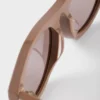 Okulary przeciwsłoneczne Prada z kultową metalową plakietką Okulary przeciwsłoneczne Prada z kultową metalową plakietką