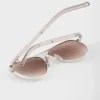Okulary przeciwsłoneczne Prada z kultową metalową plakietką Okulary przeciwsłoneczne Prada z kultową metalową plakietką
