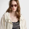Okulary przeciwsłoneczne Prada z kultową metalową plakietką Okulary przeciwsłoneczne Prada z kultową metalową plakietką