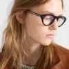 Okulary przeciwsłoneczne Prada z kultową metalową plakietką Okulary przeciwsłoneczne Prada z kultową metalową plakietką