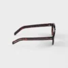 Okulary przeciwsłoneczne z kultową metalową plakietką Okulary przeciwsłoneczne z kultową metalową plakietką
