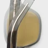 Okulary przeciwsłoneczne z kultową metalową plakietką Okulary przeciwsłoneczne z kultową metalową plakietką