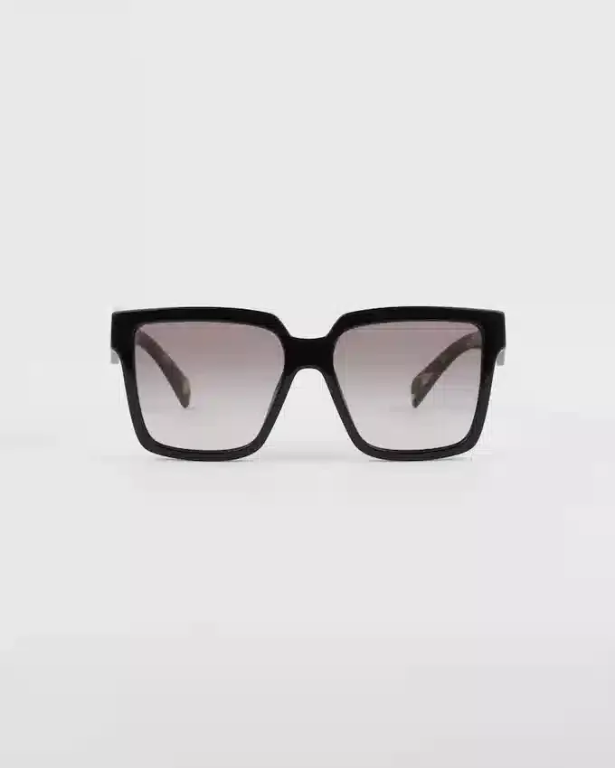 Okulary przeciwsłoneczne z logo Prada Okulary przeciwsłoneczne z logo Prada