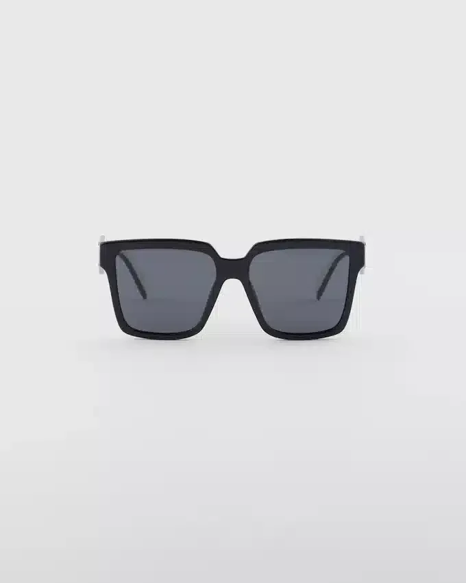 Okulary przeciwsłoneczne z logo Prada Okulary przeciwsłoneczne z logo Prada