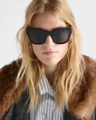 Okulary przeciwsłoneczne z logo Prada