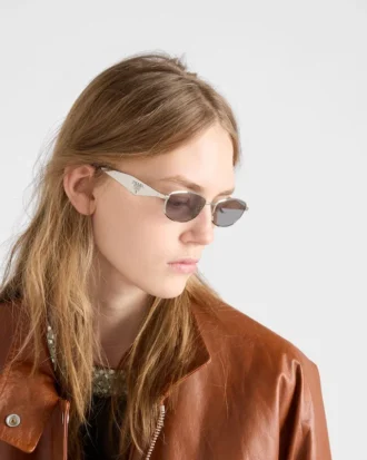 Okulary przeciwsłoneczne z logo Prada