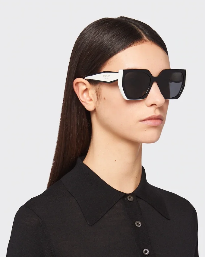 Okulary przeciwsłoneczne z logo Prada Okulary przeciwsłoneczne z logo Prada