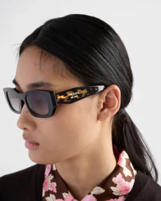Okulary przeciwsłoneczne z logo Prada