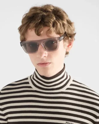 Okulary przeciwsłoneczne z logo Prada Okulary przeciwsłoneczne z logo Prada