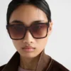 Okulary przeciwsłoneczne z logo Prada Okulary przeciwsłoneczne z logo Prada