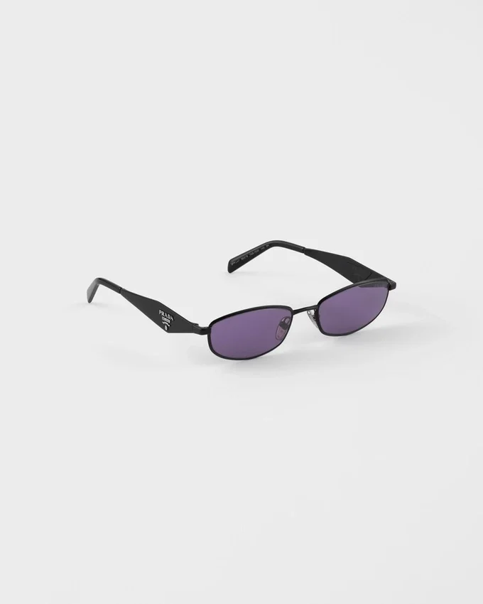 Okulary przeciwsłoneczne z logo Prada Okulary przeciwsłoneczne z logo Prada