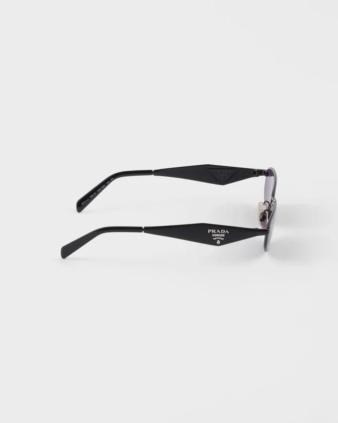Okulary przeciwsłoneczne z logo Prada Okulary przeciwsłoneczne z logo Prada