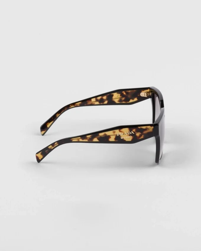 Okulary przeciwsłoneczne z logo Prada Okulary przeciwsłoneczne z logo Prada