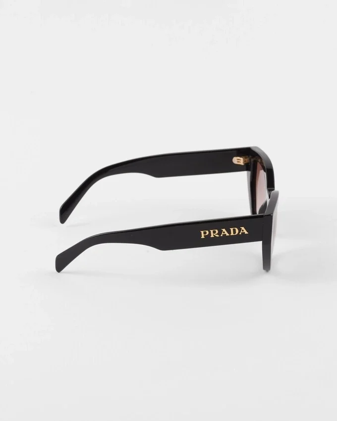 Okulary przeciwsłoneczne z logo Prada Okulary przeciwsłoneczne z logo Prada
