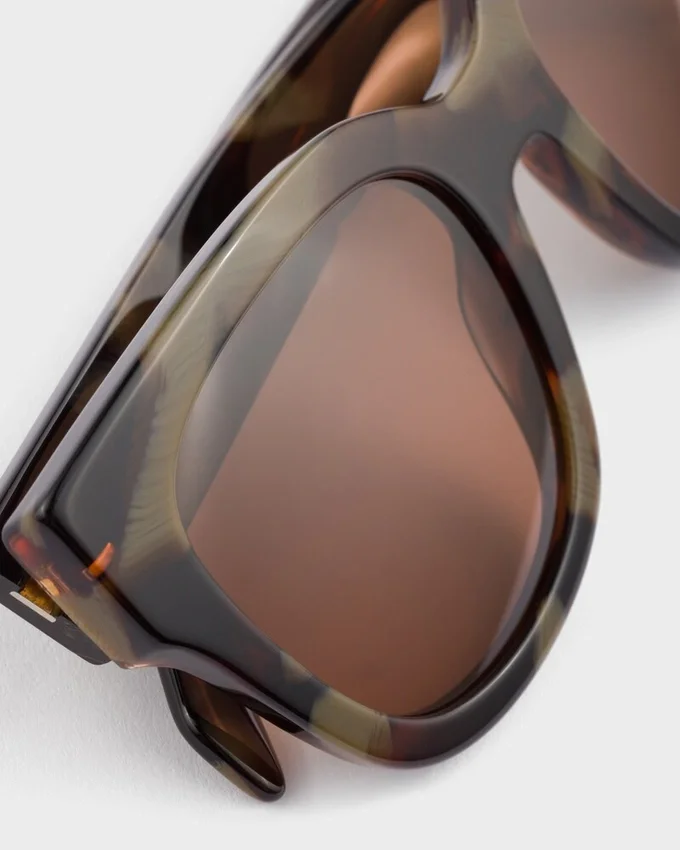 Okulary przeciwsłoneczne z logo Prada Okulary przeciwsłoneczne z logo Prada