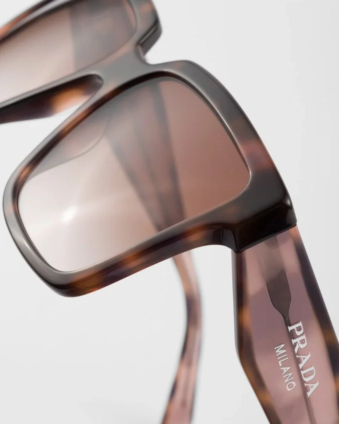 Okulary przeciwsłoneczne z logo Prada Okulary przeciwsłoneczne z logo Prada