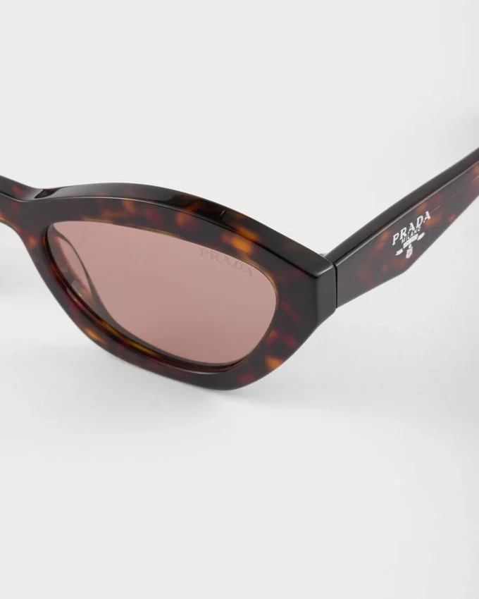 Okulary przeciwsłoneczne z logo Prada Okulary przeciwsłoneczne z logo Prada