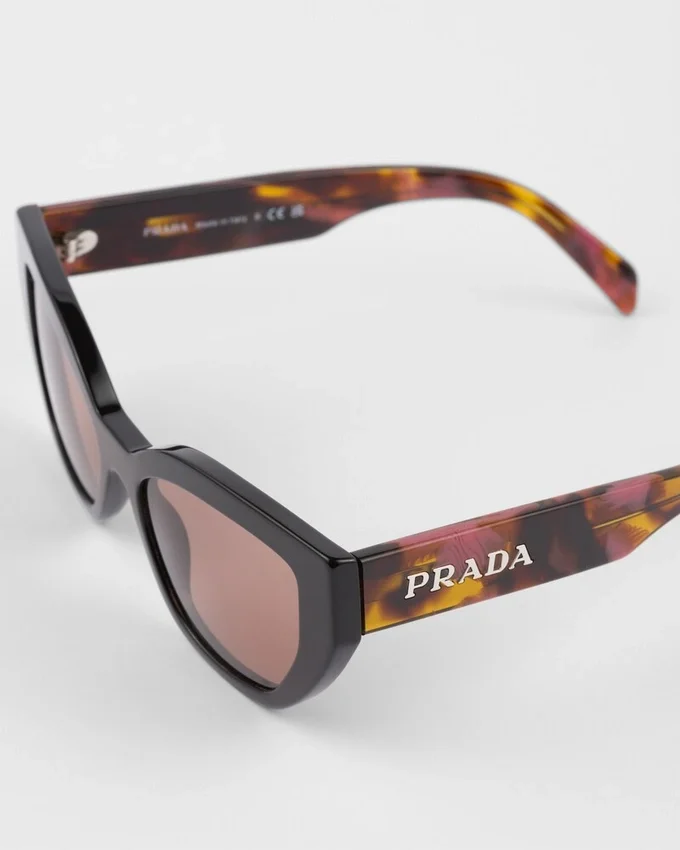 Okulary przeciwsłoneczne z logo Prada Okulary przeciwsłoneczne z logo Prada
