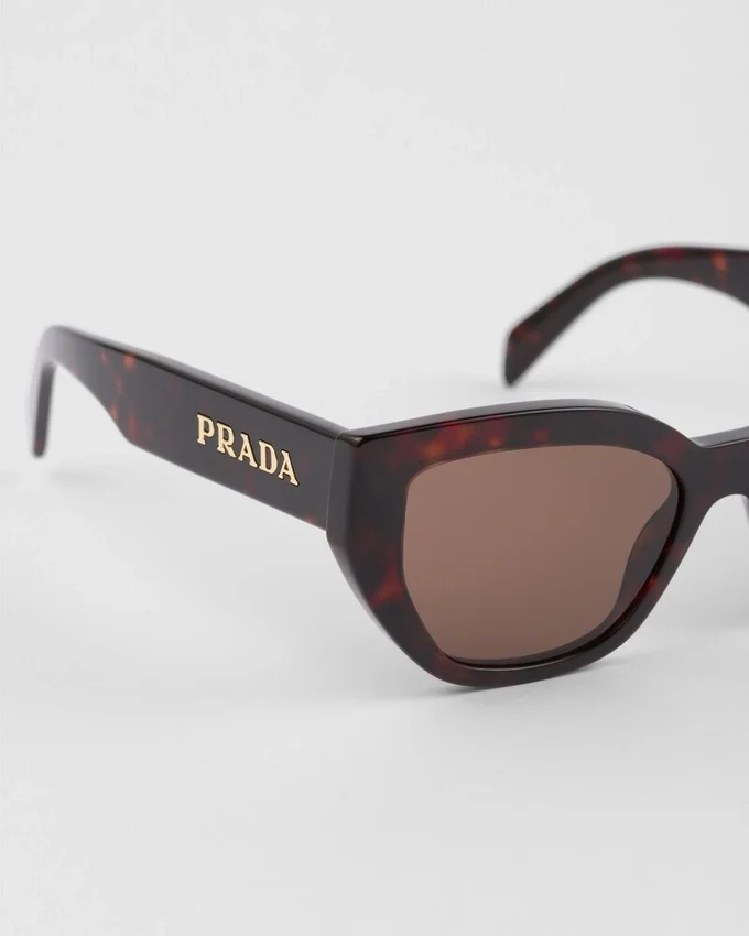 Okulary przeciwsłoneczne z logo Prada Okulary przeciwsłoneczne z logo Prada