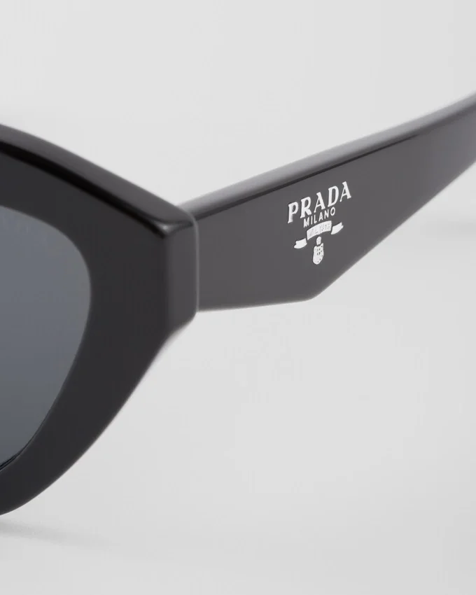 Okulary przeciwsłoneczne z logo Prada Okulary przeciwsłoneczne z logo Prada