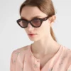 Okulary przeciwsłoneczne z logo Prada Okulary przeciwsłoneczne z logo Prada