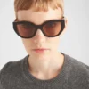 Okulary przeciwsłoneczne z logo Prada Okulary przeciwsłoneczne z logo Prada