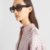 Okulary przeciwsłoneczne z logo Prada Okulary przeciwsłoneczne z logo Prada