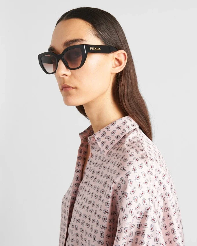 Okulary przeciwsłoneczne z logo Prada Okulary przeciwsłoneczne z logo Prada