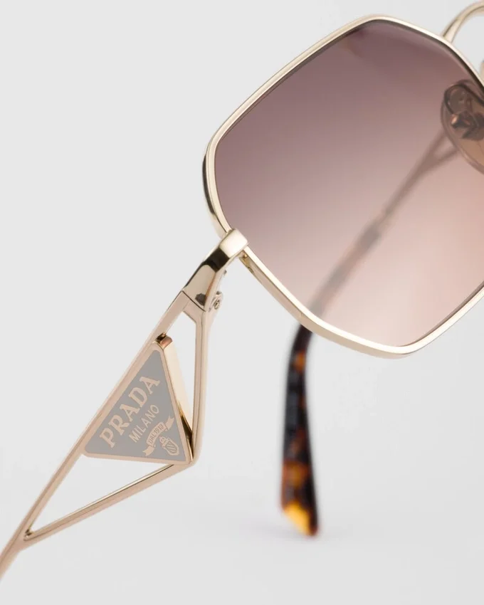 Okulary przeciwsłoneczne z trójkątnym logo Prada Triangle Okulary przeciwsłoneczne z trójkątnym logo Prada Triangle