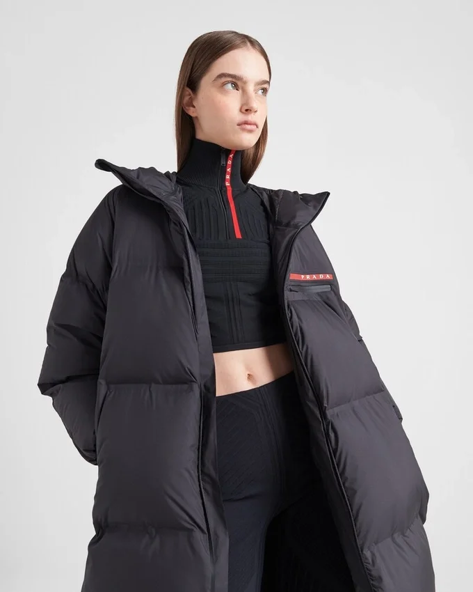 Oversizowy techniczny płaszcz puchowy z nylonu Re-Nylon Oversizowy techniczny płaszcz puchowy z nylonu Re-Nylon