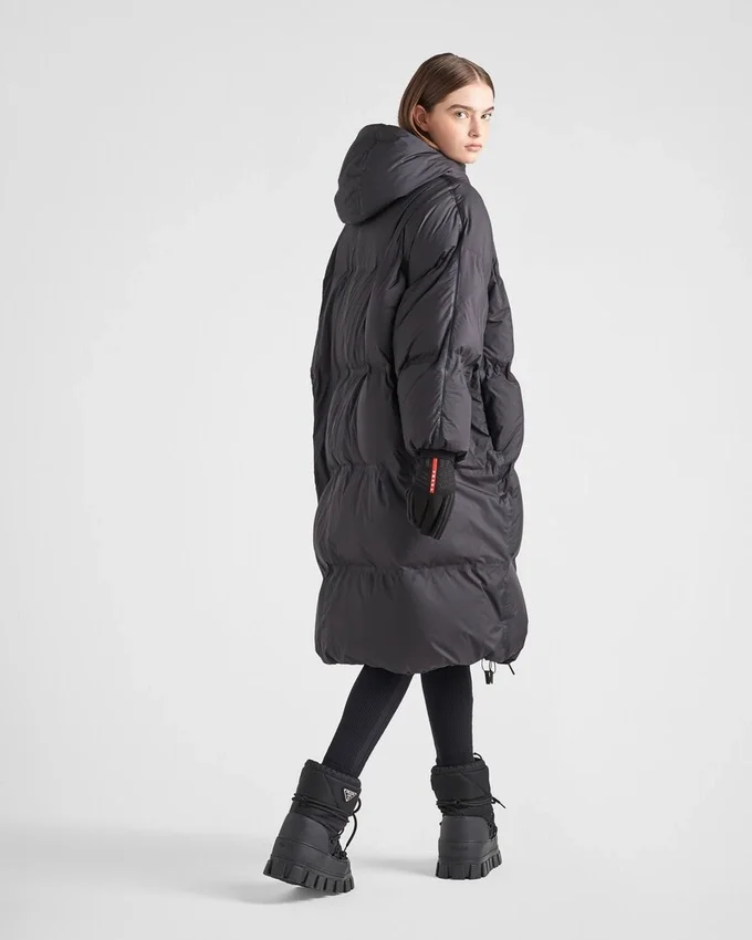 Oversizowy techniczny płaszcz puchowy z nylonu Re-Nylon Oversizowy techniczny płaszcz puchowy z nylonu Re-Nylon