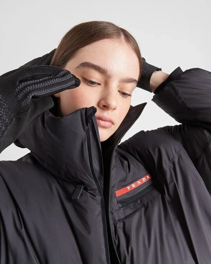 Oversizowy techniczny płaszcz puchowy z nylonu Re-Nylon Oversizowy techniczny płaszcz puchowy z nylonu Re-Nylon