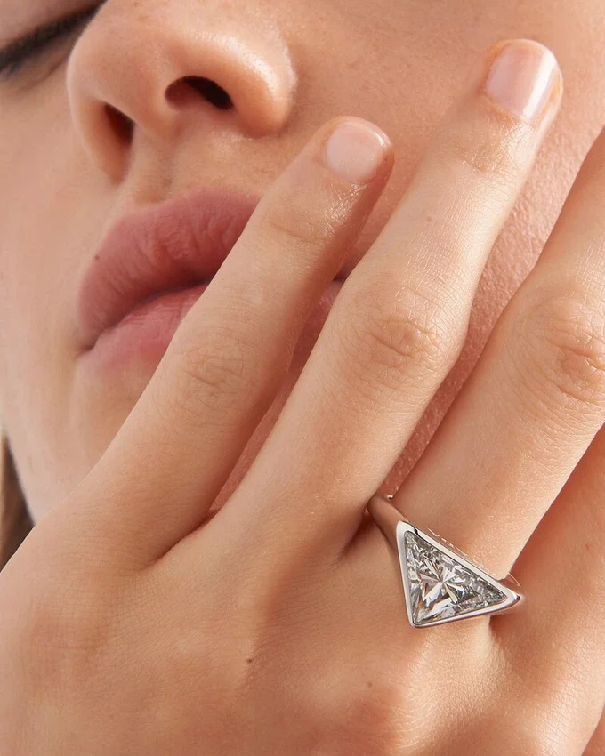 Pierścionek Eternal Gold z białego złota z diamentem wyhodowanym w laboratorium Pierścionek Eternal Gold z białego złota z diamentem wyhodowanym w laboratorium