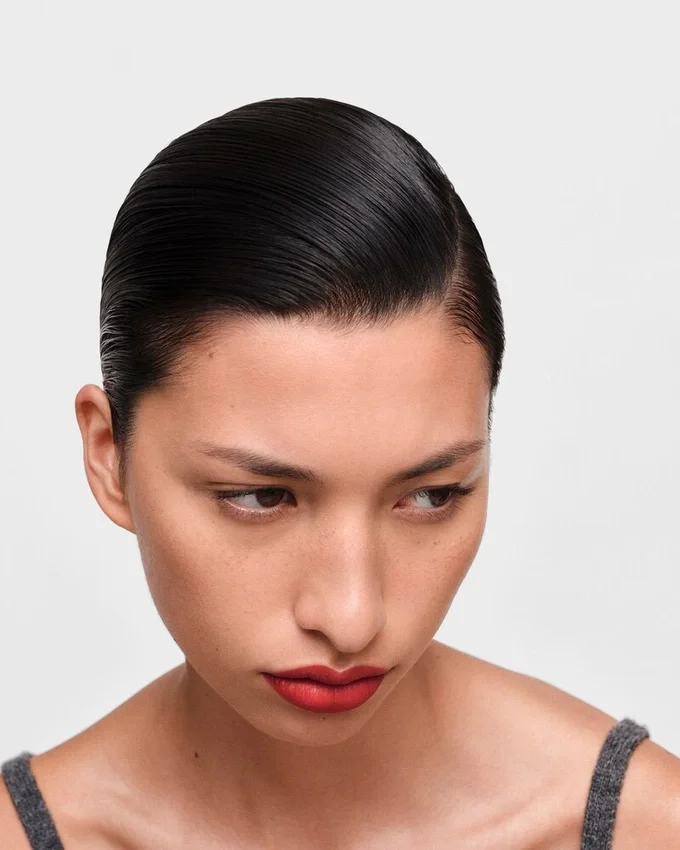 Pomadka Prada Monochrome Hyper Matte – O76 – Amber Pomadka Prada Monochrome Hyper Matte – O76 – Amber