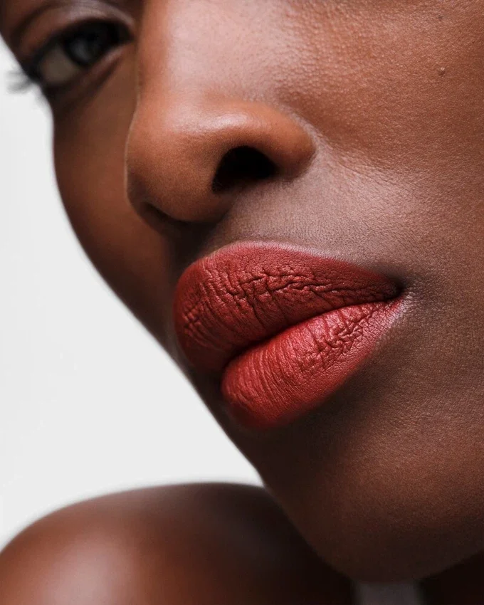 Pomadka Prada Monochrome Hyper Matte – O76 – Amber Pomadka Prada Monochrome Hyper Matte – O76 – Amber