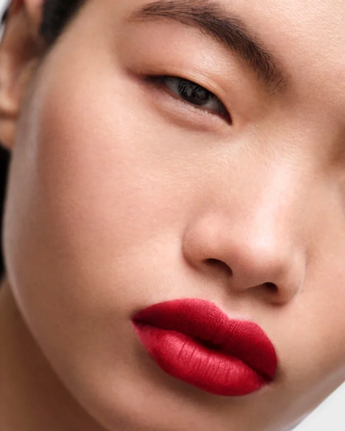 Pomadka Prada Monochrome Hyper Matte – O76 – Amber Pomadka Prada Monochrome Hyper Matte – O76 – Amber
