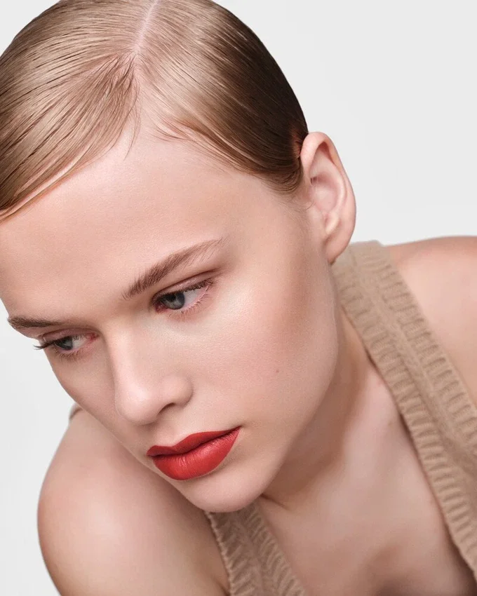 Pomadka Prada Monochrome Hyper Matte – O76 – Amber Pomadka Prada Monochrome Hyper Matte – O76 – Amber
