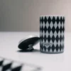 Porcelanowa świeca zapachowa – szachownica