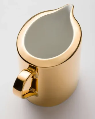 Porcelanowy dzbanek na mleko – czyste złoto