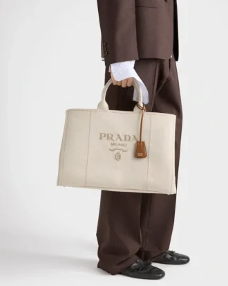 Prada Jardiniare – bardzo duża torba z mieszanki lnu